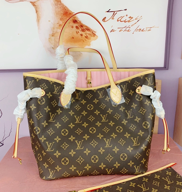 ルイヴィトンバッグ背面デザイン